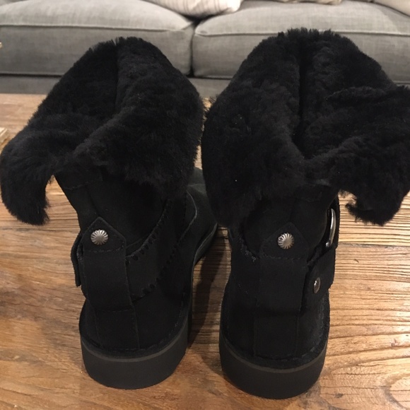 UGG Women's Cedric Sheepskin Winter Black Boots size 6M - Picture 3 of 5